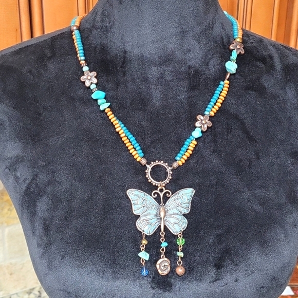 Butterfly Necklace - Picture 1 of 4